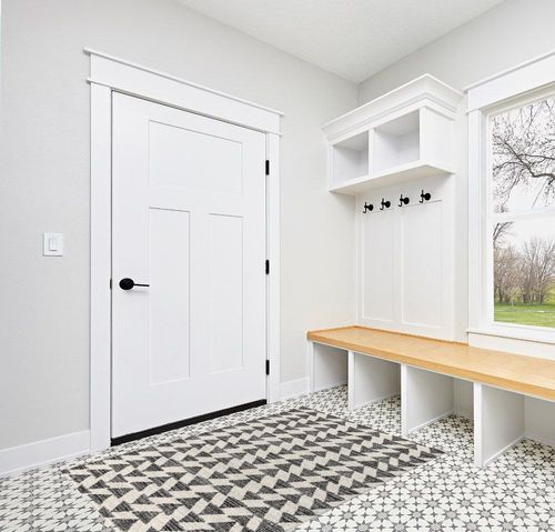 JONATHAN Y MOH206A-4 Aisha Moroccan Triangle Geometric Indoor Farmhouse Area-Rug Bohemian Minimalistic Easy-Cleaning Bedroom Kitchen Living Room Non Shedding, 4 X 6, Cream,Black in White Modern Entryway