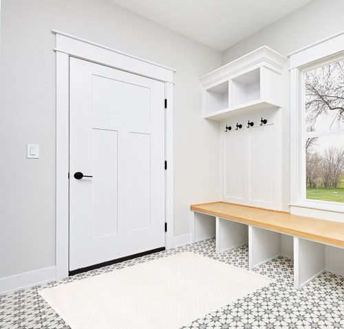 SAFAVIEH Tahoe Shag Collection Area Rug - 4' x 6', White, Geometric Design, 1.2-inch Thick Ideal for High Traffic Areas in Living Room, Bedroom, Dining (THO652A-4) in White Modern Entryway