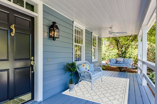 Mark&Day Outdoor Rugs, 5x7 Agenda Traditional Ivory Indoor/Outdoor Area Rug, Ivory Blue Carpet for Patio, Porch, Deck, Bedroom, Living Room or Kitchen (5'3" x 7') in Light Blue Patio