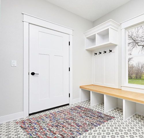 SAFAVIEH Studio Leather Collection 4' x 6' Ivory/Blue STL808A Handmade Mid-Century Modern Leather Area Rug in White Modern Entryway