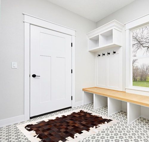 SAFAVIEH Studio Leather Collection 4' x 6' Ivory / Brown STL806A Handmade Mid-Century Modern Leather Area Rug in White Modern Entryway