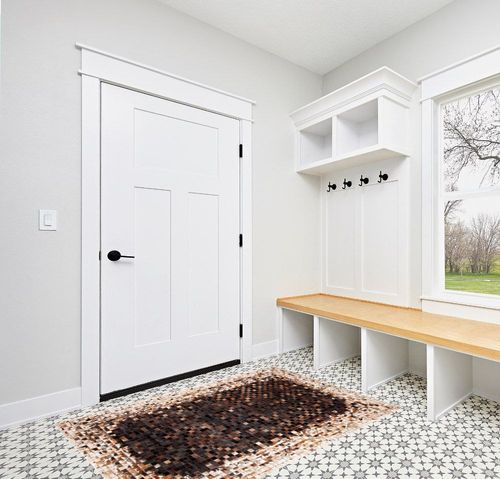 SAFAVIEH Studio Leather Collection 4' x 6' Beige/Brown STL803B Handmade Mid-Century Modern Leather Area Rug in White Modern Entryway