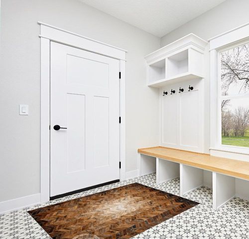 Sunshine Cowhides Cowhide Patchwork Area Rug Chevron Brindle Degrade Tricolor 4 x 6' in White Modern Entryway