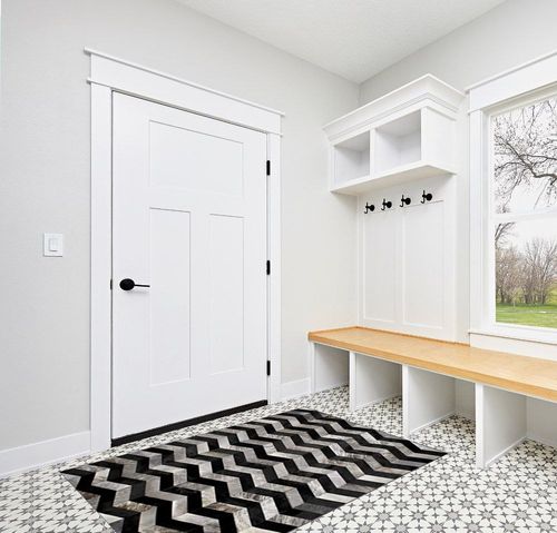 Premiumcowhide New Cowhide Rug Leather. Animal Skin Patchwork Area Carpet (4 x 6) in White Modern Entryway