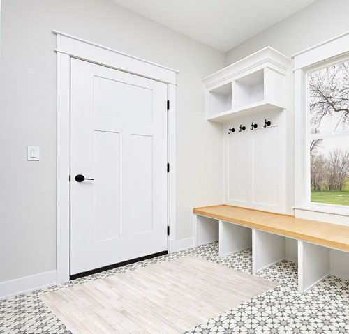 SAFAVIEH Studio Leather Collection 4' x 6' Ivory / Light Grey STL804A Handmade Mid-Century Modern Leather Area Rug in White Modern Entryway