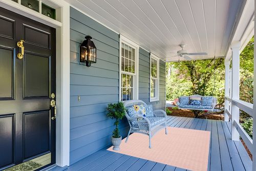 Safavieh 6'5" x 9'6" Terracotta/Ivory Hampton HTN-230 Area Rug in Light Blue Patio