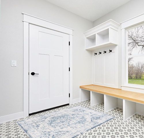 SAFAVIEH Baltimore Collection Area Rug - 4' x 6', Light Grey & Blue, Machine Washable, Shabby Chic Design, Ideal for Living Room, Bedroom, Dining Room (BAL850F-4) in White Modern Entryway