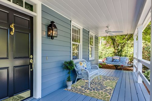 JONATHAN Y SMB110B-4 Zinnia Modern Floral Textured Weave Indoor Outdoor Area-Rug Bohemian Coastal Easy-Cleaning Bedroom Kitchen Backyard Patio Non Shedding, 4 X 6, Navy/Green in Light Blue Patio