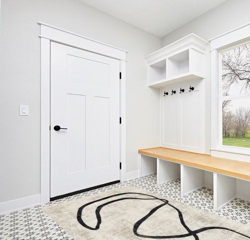 nuLOOM Hayley Modern Abstract Fringe Beige 5 ft. x 8 ft. Area Rug in White Modern Entryway