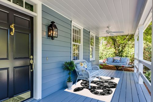 nuLOOM Modern Slithering Serpent Machine Washable Area Rug, 4x6, Black in Light Blue Patio