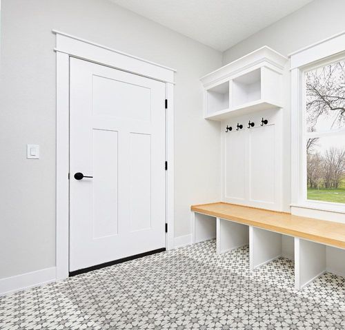 SAFAVIEH Himalaya Collection Area Rug - 5' x 8', Ivory, Handmade Wool, Ideal for High Traffic Areas in Living Room, Bedroom (HIM413A) in White Modern Entryway