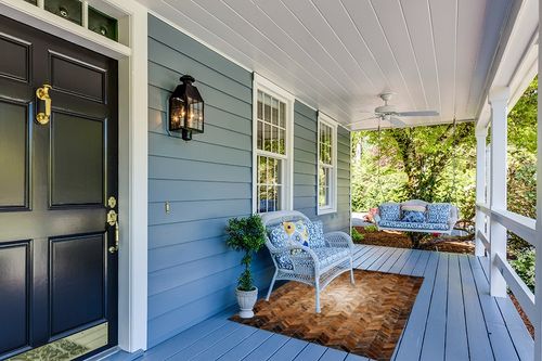 Sunshine Cowhides Cowhide Patchwork Area Rug Chevron Brindle Degrade Tricolor 4 x 6' in Light Blue Patio