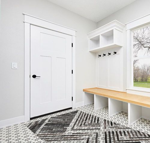 nuLOOM Elaine Handmade Leather Cowhide Geometric Area Rug, 5x8, Grey in White Modern Entryway