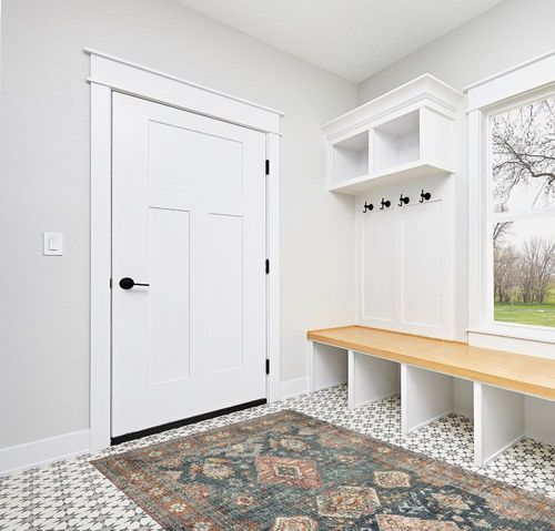 Loloi II Skye Collection SKY-10 SEA / RUST, Traditional 5'-0" x 7'-6" Area Rug in White Modern Entryway