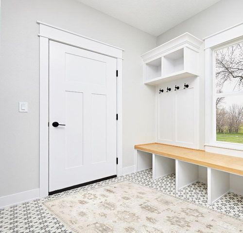 nuLOOM Krystin Distressed Machine Washable Area Rug, 5x8, Beige in White Modern Entryway