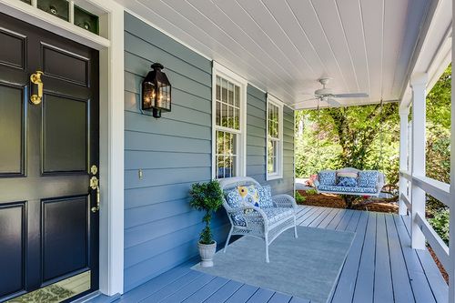 Safavieh Vision Collection Accent Rug - 4' x 6', Blue, Modern Solid Design, Non-Shedding & Easy Care, Ideal for High Traffic Areas in Entryway, Living Room, Bedroom (VSN102M) in Light Blue Patio