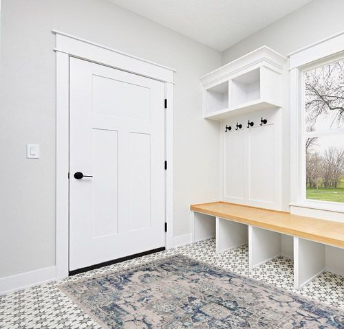 SAFAVIEH Madison Collection Area Rug - 5'3" x 7'6", Ivory & Grey, Boho Chic Medallion Distressed Design, Non-Shedding & Easy Care, Ideal for High Traffic Areas in Living Room, Bedroom (MAD473C) in White Modern Entryway