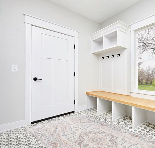 SAFAVIEH Baltimore Collection Area Rug - 5'3" x 7'6", Light Grey & Rust, Machine Washable, Shabby Chic Design, Ideal for Living Room, Bedroom, Dining Room (BAL854F-5) in White Modern Entryway