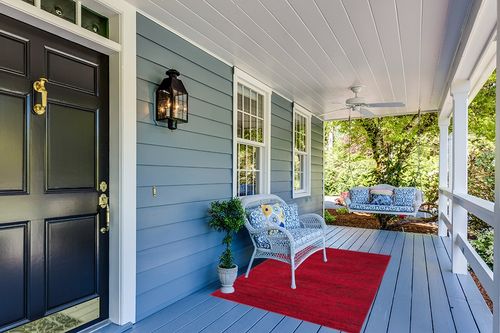 SAFAVIEH Adirondack Collection Accent Rug - 4' x 6', Red & Black, Modern Abstract Design, Non-Shedding & Easy Care, Ideal for High Traffic Areas in Entryway, Living Room, Bedroom (ADR117F) in Light Blue Patio