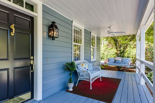 SAFAVIEH Soho Collection 3'6" x 5'6" Brown / Red SOH655T Handmade Premium Wool & Viscose Area Rug in Light Blue Patio