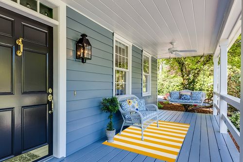 SAFAVIEH Montauk Collection Accent Rug - 4' x 6', Yellow & Ivory, Handmade Flat Weave Boho Farmhouse Cotton Stripe, Ideal for High Traffic Areas in Entryway, Living Room, Bedroom (MTK712A) in Light Blue Patio