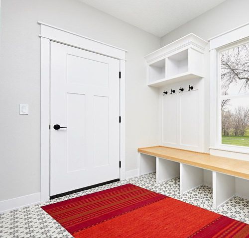 SAFAVIEH Montauk Collection Area Rug - 5' x 8', Orange & Red, Handmade Flat Weave Cotton, Ideal for High Traffic Areas in Living Room, Bedroom (MTK215A) in White Modern Entryway