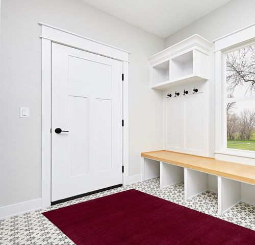 SAFAVIEH Himalaya Collection Area Rug - 5' x 8', Red, Handmade Wool, Ideal for High Traffic Areas in Living Room, Bedroom (HIM610G) in White Modern Entryway