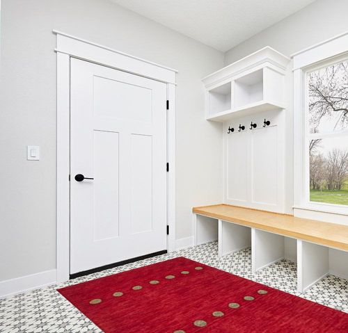 SAFAVIEH Himalaya Collection Area Rug - 5' x 8', Red, Handmade Wool, Ideal for High Traffic Areas in Living Room, Bedroom (HIM590Q) in White Modern Entryway
