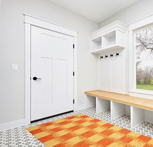 SAFAVIEH Montauk Collection Area Rug - 5' x 8', Yellow & Orange, Handmade Fringe Cotton, Ideal for High Traffic Areas in Living Room, Bedroom (MTK721C) in White Modern Entryway