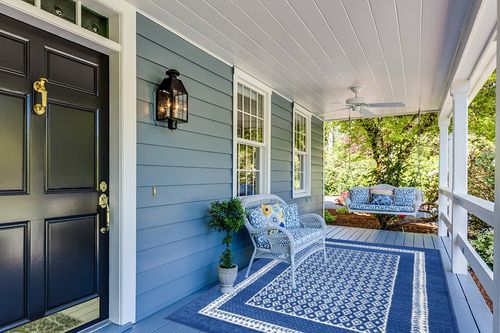 HomeRoots 6' X 9' Navy Blue Geometric Dhurrie Area Rug in Light Blue Patio