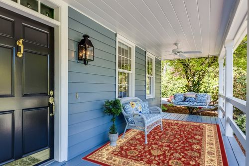 Unique Loom Sialk Hill Collection Area Rug - Washington (6' 1" x 9' Rectangle, Burgundy/ Cream) in Light Blue Patio