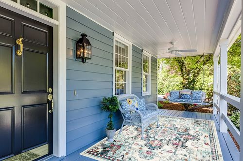 SAFAVIEH Madison Collection Area Rug - 6' x 9', Cream & Blue, Boho Chic Medallion Distressed Design, Non-Shedding & Easy Care, Ideal for High Traffic Areas in Living Room, Bedroom (MAD473B) in Light Blue Patio