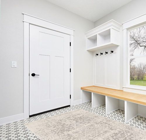 Grey Traditional  Living Room Area Rug in White Modern Entryway