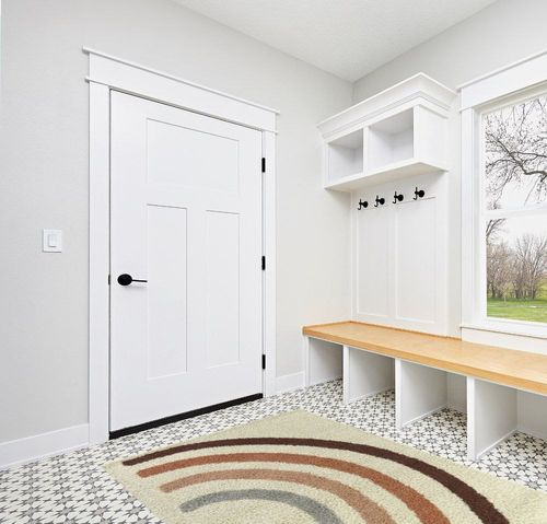 Aldiana Rainbow Shag Area Rug Mack & Milo Rug Size: Rectangle 5'3" x 7' in White Modern Entryway