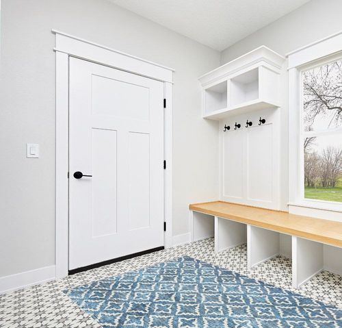 Linon Painterly Holmes Printed Lux Soft Faux Rabbit 5' X 7' Area Rug in Blue and White in White Modern Entryway