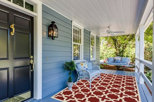 SAFAVIEH Cambridge Collection 6' x 9' Rust / Ivory CAM125L Handmade Moroccan Premium Wool Area Rug in Light Blue Patio