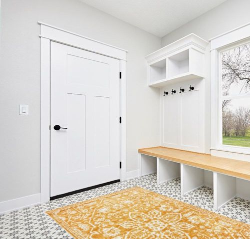 Well Woven Della Gold Vintage Medallion Pattern Area Rug (5'3" x 7'2") in White Modern Entryway