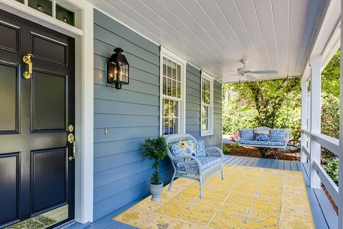 SAFAVIEH Stone Wash Collection 6' x 9' Yellow STW213A Hand-Knotted Premium Wool & Viscose Area Rug in Light Blue Patio