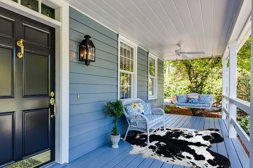 bonanza leathers Genuine Cowhide Rug Black and White Size S/L/XL 5X6/6X7/7X8 FT (L) in Light Blue Patio