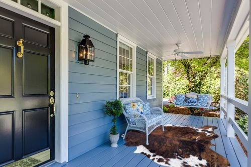 rodeo Classic Brown Brindle Cowhide Rug XXL 6x8 Ft in Light Blue Patio