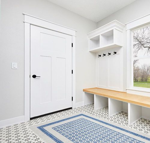 HomeRoots 5' X 7' Navy Blue Geometric Dhurrie Area Rug in White Modern Entryway