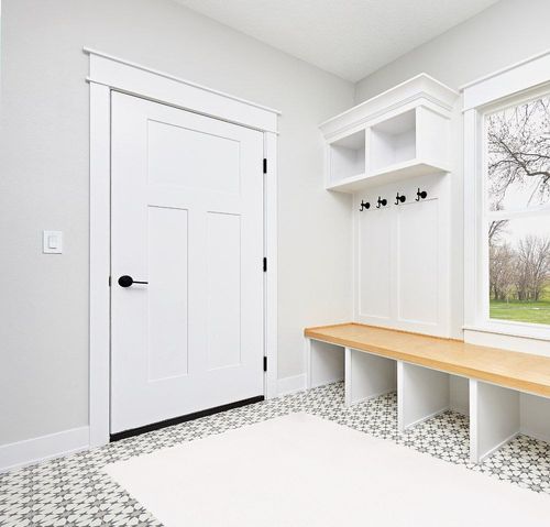 SAFAVIEH Faux Rabbit Fur Collection Area Rug - 5' x 7', Off White, Solid Design, Non-Shedding Machine Washable & Slip Resistant Ideal for High Traffic Areas in Living Room, Bedroom (FRF500A) in White Modern Entryway