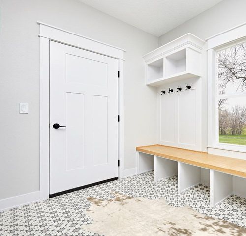 nuLOOM Marcia Machine Washable Faux Cowhide Area Rug, 5' x 6' 7", Off-White in White Modern Entryway