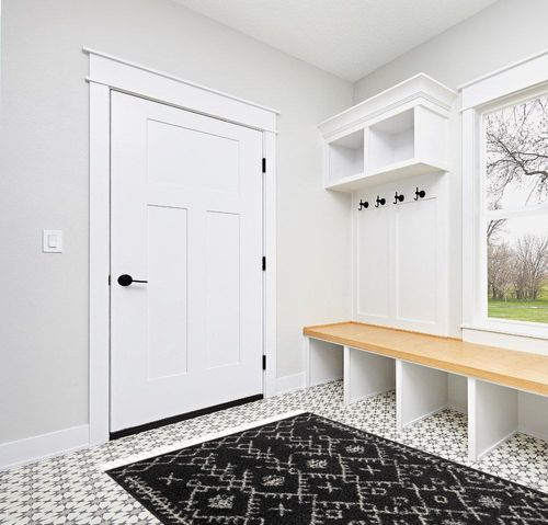 Hauteloom Berber Shag Collection - Thetford Farmhouse Living Room Bedroom Area Rug with Tassel - Fluffy Plush High Pile Carpet - Soft Shaggy Rug, Moroccan Trellis - Black, White, Beige - 5'3" x 7'3" in White Modern Entryway