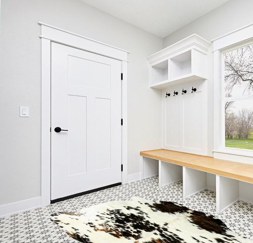 HIDES BAZAAR Light Tricolor Cowhide Rug, Premium Quality Genuine Leather Cow Hide, White, Brown and Black Color Mix Area Rug (5x7 ft) in White Modern Entryway