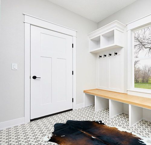 bonanza leathers Genuine Cowhide Rug Chocolate Cream Size S/L/XL 5X6/6X7/7X8 FT (7X8) in White Modern Entryway