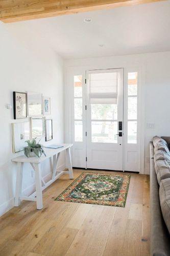 Wonnitar Bohemian Medallion Area Rug in White Scandinavian Entryway