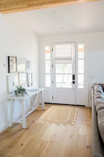 Gautam International Scallop Pattern Jute Bohemian Area Rug (3'x5', Off White) in White Scandinavian Entryway