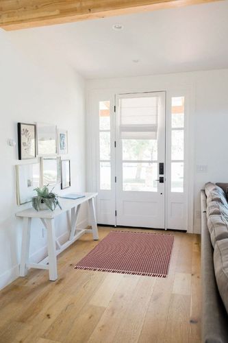 SAFAVIEH Montauk Collection Accent Rug - 3' x 5', Ivory & Red, Handmade Flat Weave Boho Farmhouse Cotton Tassel Fringe, Ideal for High Traffic Areas in Entryway, Living Room, Bedroom (MTK340C) in White Scandinavian Entryway