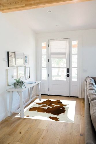 Brown & White Cowhide Area Rug Natural Premium Quality Cow Skin Hair On Leather Rug for Bedroom Décor 5ft x 4ft (60Inch x 48Inch, 152.4CM x 121.92CM) Medium in White Scandinavian Entryway